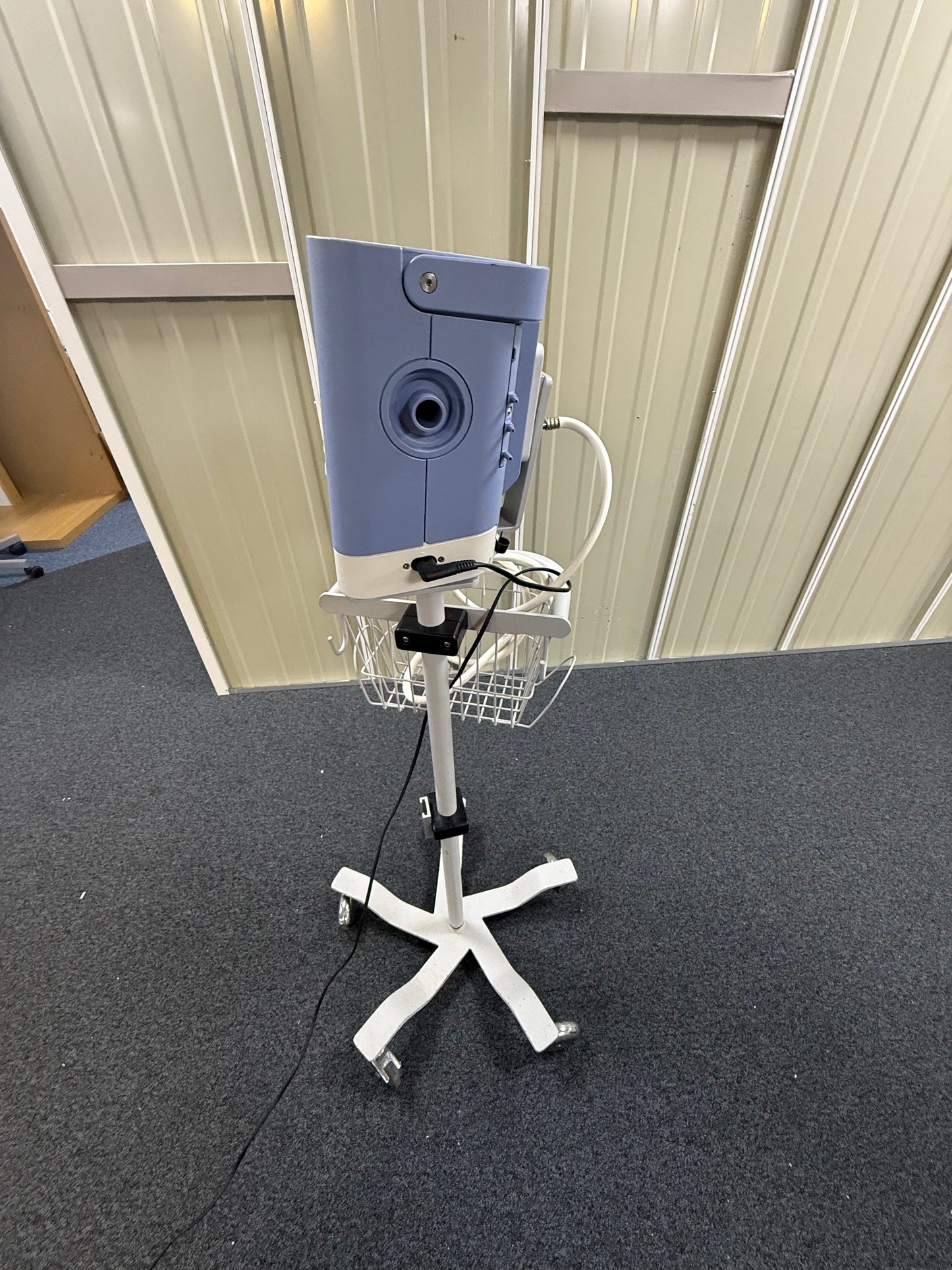 Philips Respironics Trilogy 202 Ventilator Software Version 14.2.05 - Blower Hours 491.1 Hrs on Stand