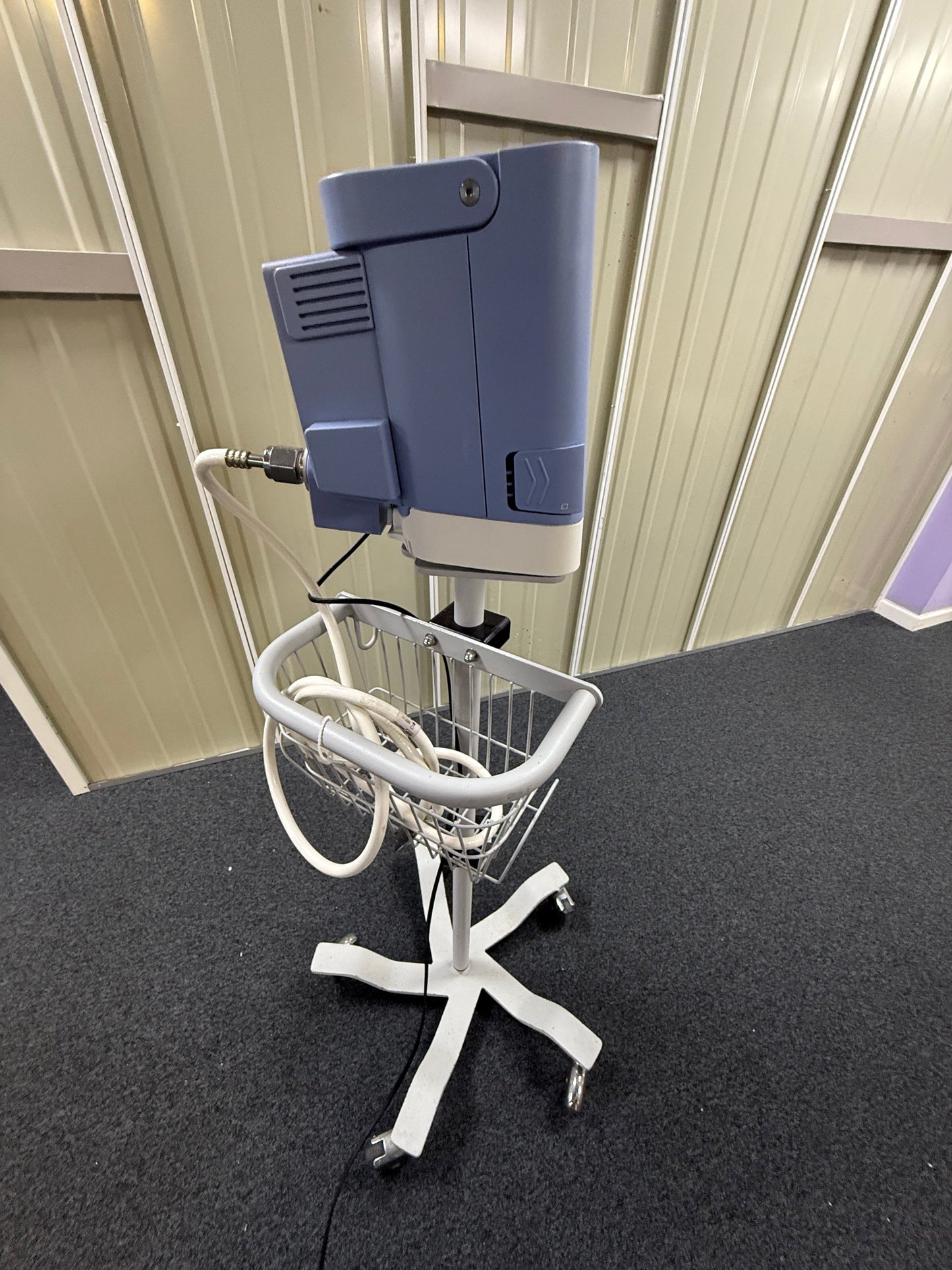 Philips Respironics Trilogy 202 Ventilator Software Version 14.2.05 - Blower Hours 491.1 Hrs on Stand