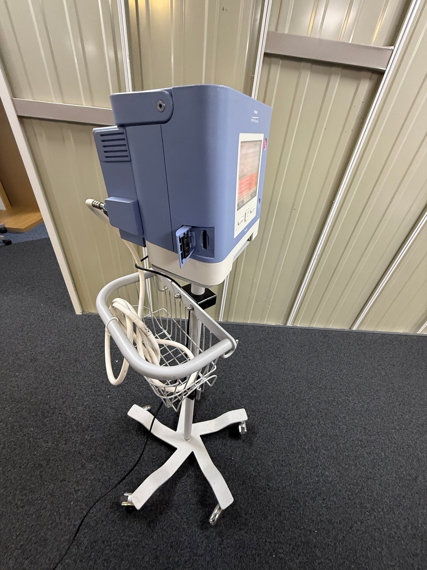 Philips Respironics Trilogy 202 Ventilator Software Version 14.2.05 - Blower Hours 491.1 Hrs on Stand